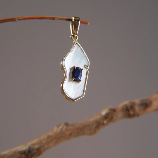 Gold pendant in Madagascar island shape with mother-of-pearl and blue sapphire, Eclat d'or jewelry