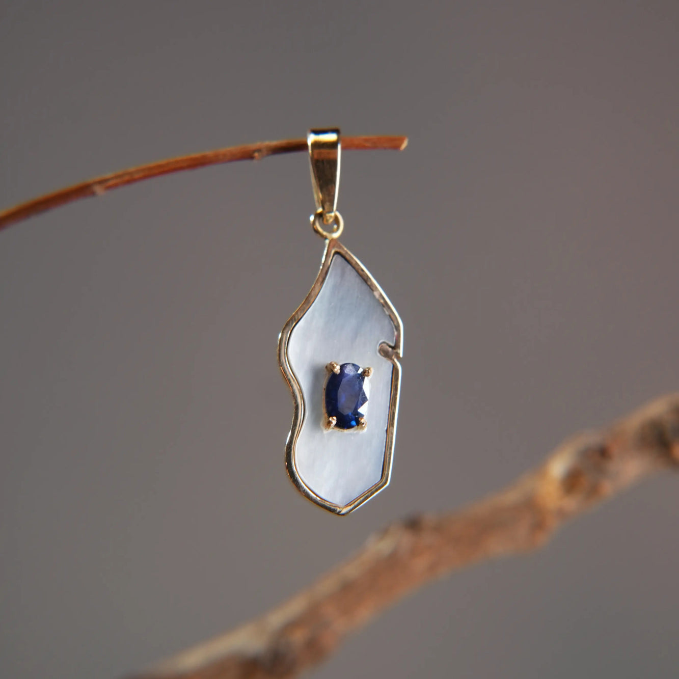 Gold and mother-of-pearl pendant with blue sapphire, luxury jewelry by Eclat d'or