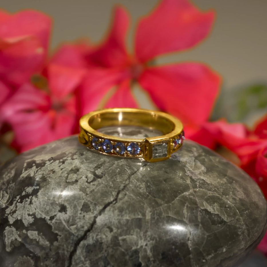 Gold ring with blue and yellow sapphires on a stone, luxury jewelry by Eclat d'or