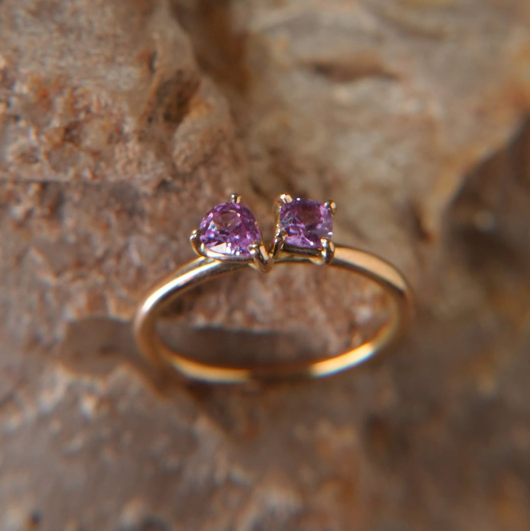 Gold ring with two pink sapphires on textured stone, Eclat d'or fine jewelry