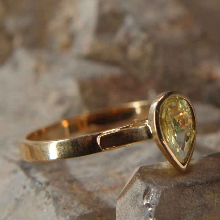 18K gold ring with pear-shaped yellow sapphire, luxury gemstone jewelry by Eclat d'or