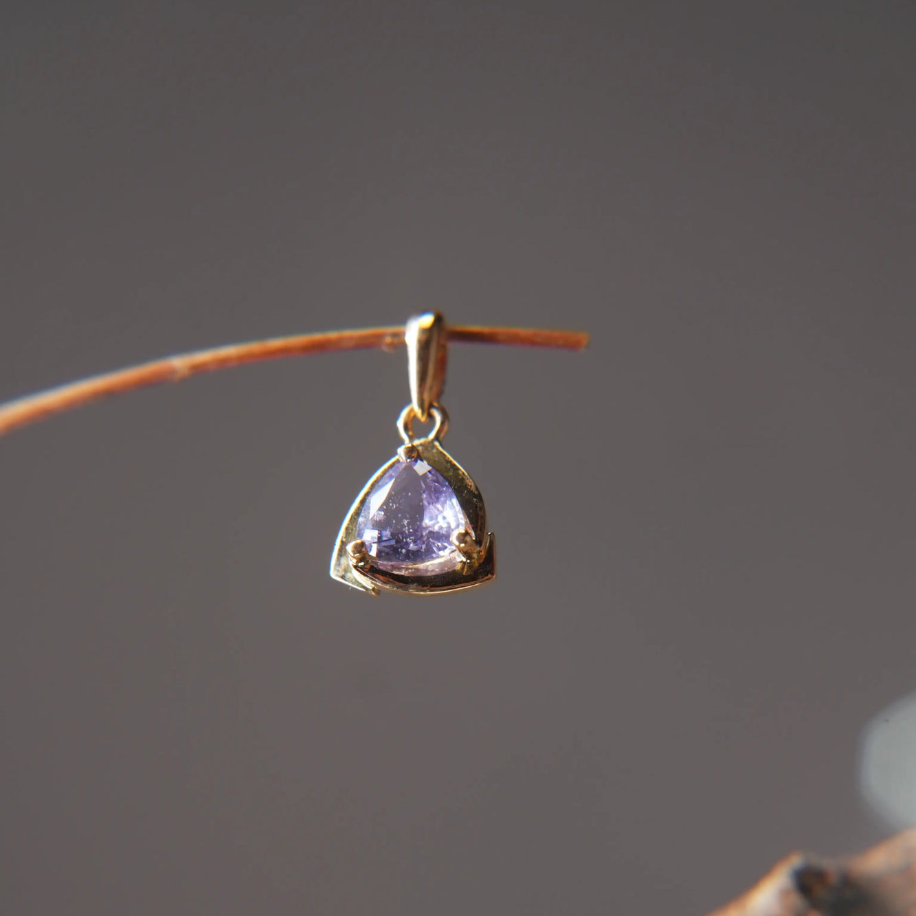 18K Gold Pendant – Sapphire, timeless brilliance