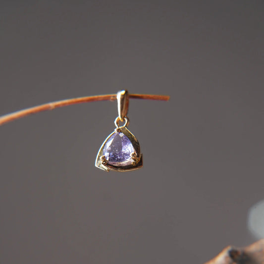 18K Gold Pendant – Sapphire, timeless brilliance