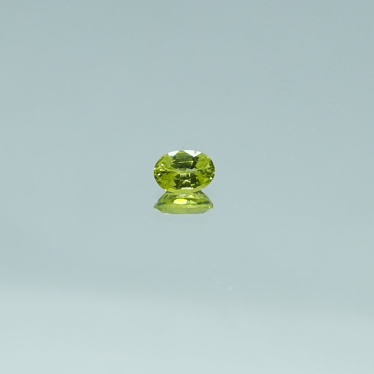 Faceted green chrysoberyl gemstone for luxury gold and silver jewelry, Eclat d'or