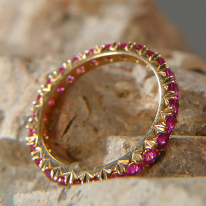18K Gold Wedding Band – Eternal Ruby