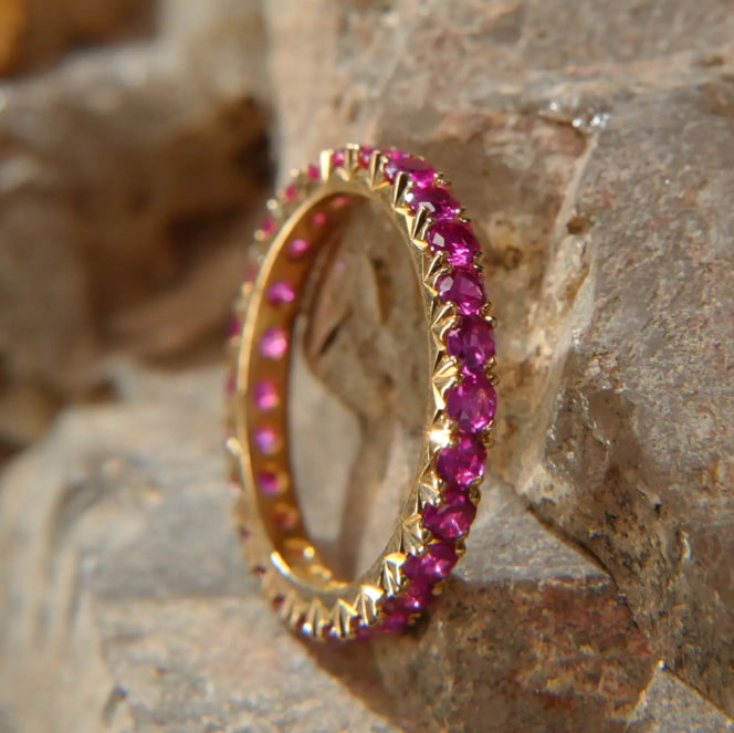 18K Gold Wedding Band – Eternal Ruby