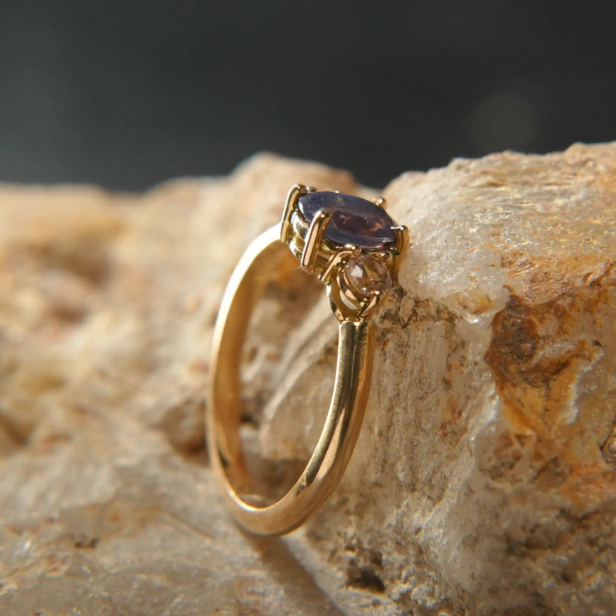 Bague en or 18K – Élégance du Saphir bleu