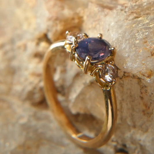 Bague en or 18K – Élégance du Saphir bleu