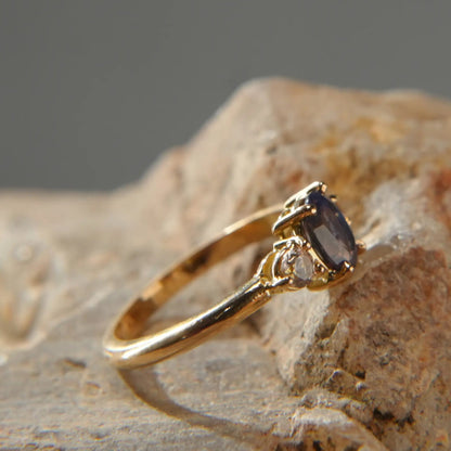 Bague en or 18K – Élégance du Saphir bleu