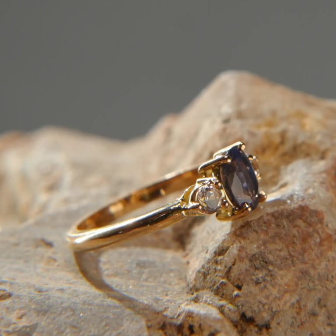 Bague en or 18K – Élégance du Saphir bleu