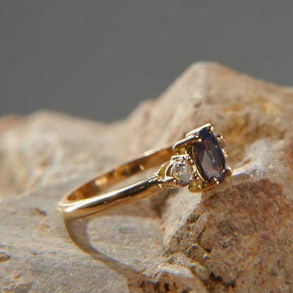 Bague en or 18K – Élégance du Saphir bleu