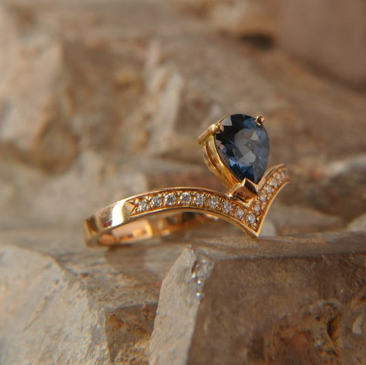 Bague en or 18K – L’alliance des pierres précieuses