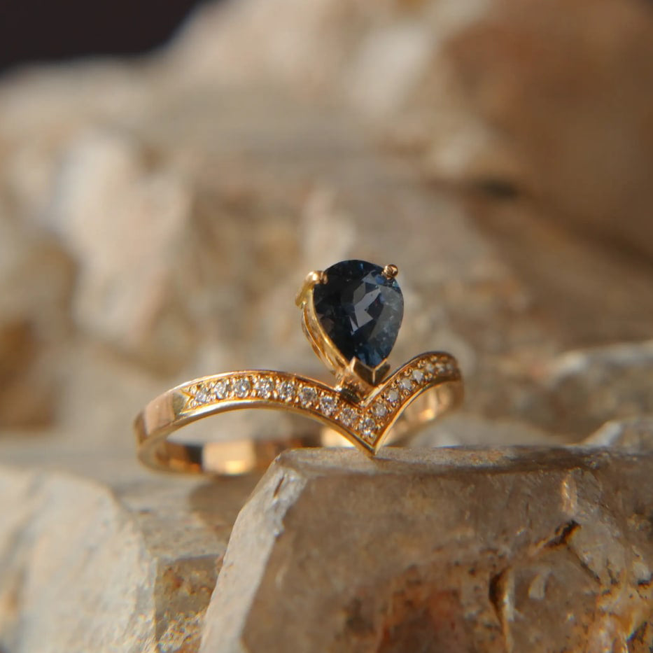 Bague en or 18K – L’alliance des pierres précieuses