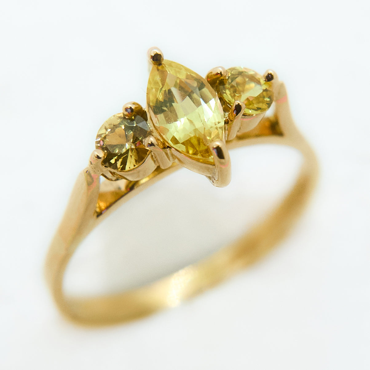 Bague en or 18K – Saphir jaune