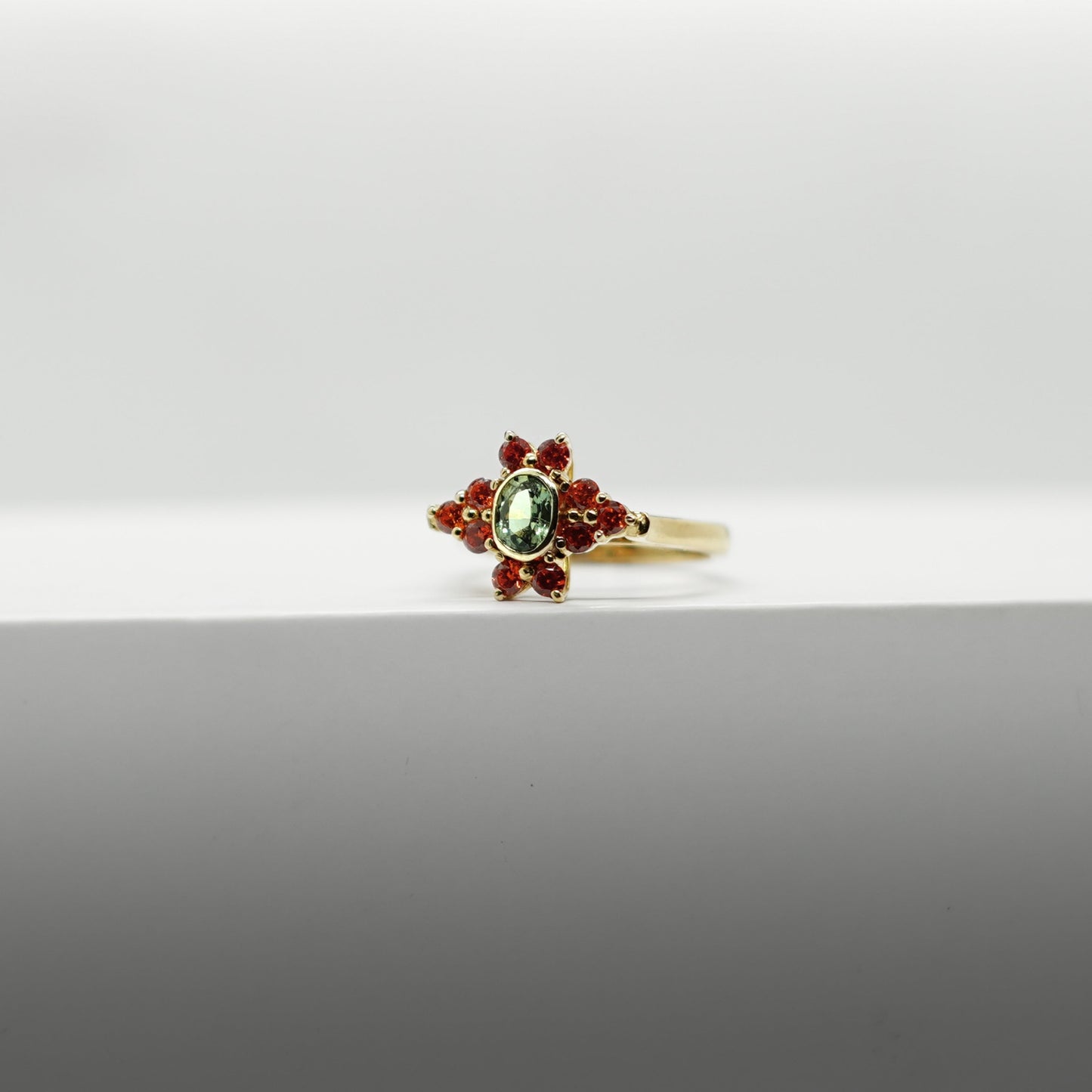 Bague en or avec saphir vert et spessartites Eclat d'or