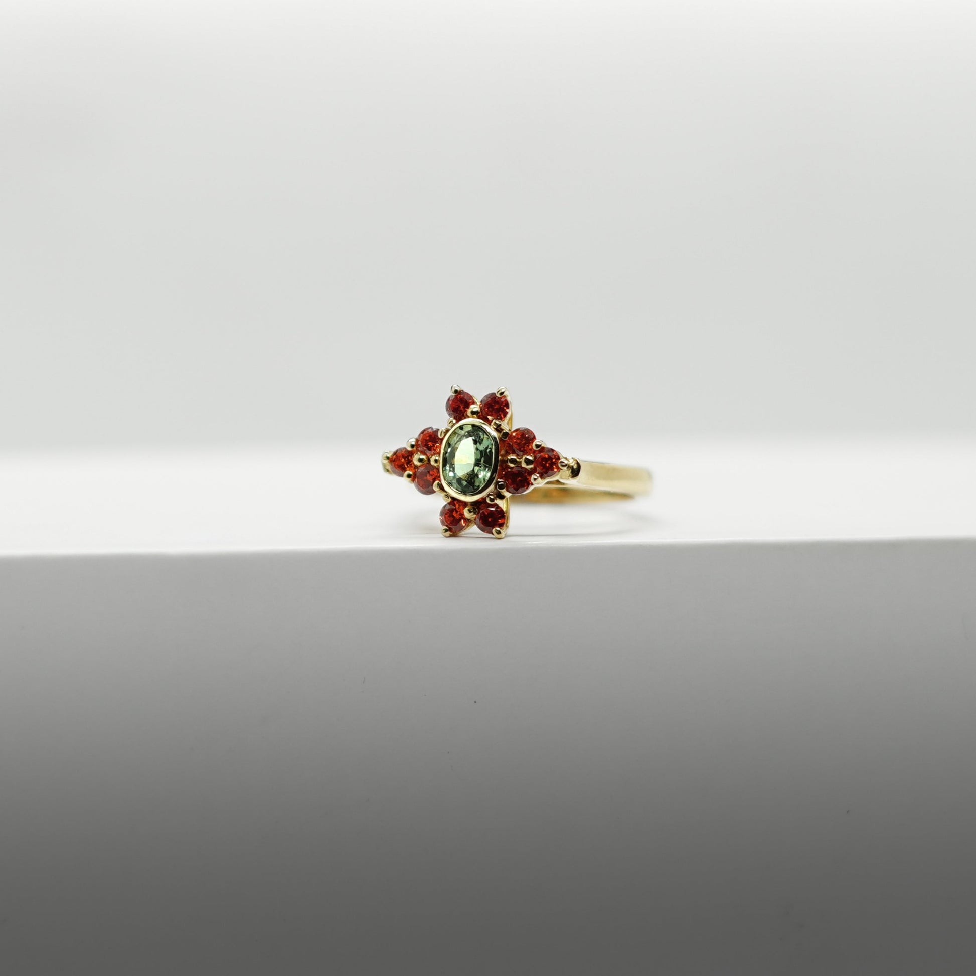 Bague en or avec saphir vert et spessartites Eclat d'or