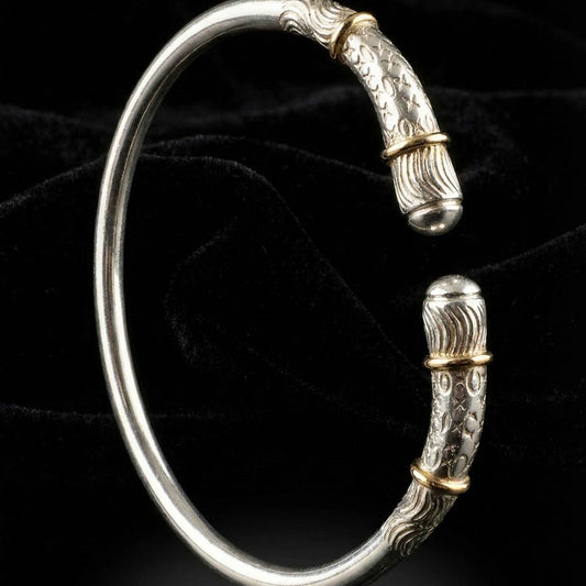 Vangovango en argent avec des ceintures en or